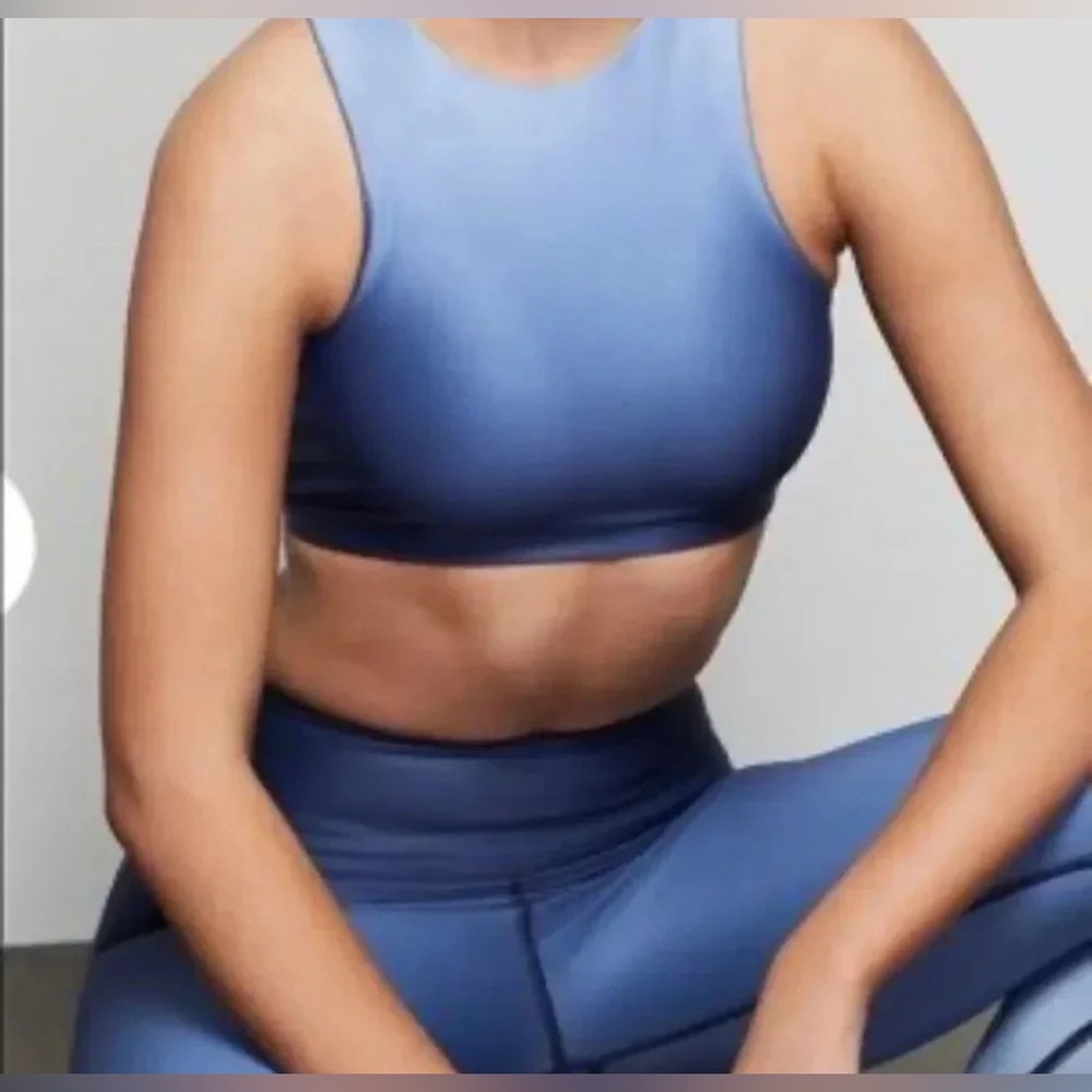 Good American Bold Blue Ombré
Longline Racerback Sports Bra - Picture 6 of 6